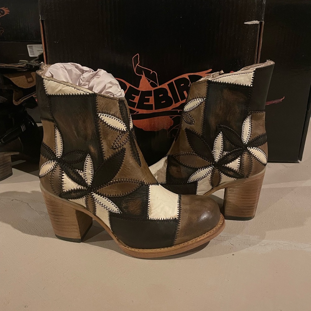 FLOWER TAN MULTI 7.0 | Freebird